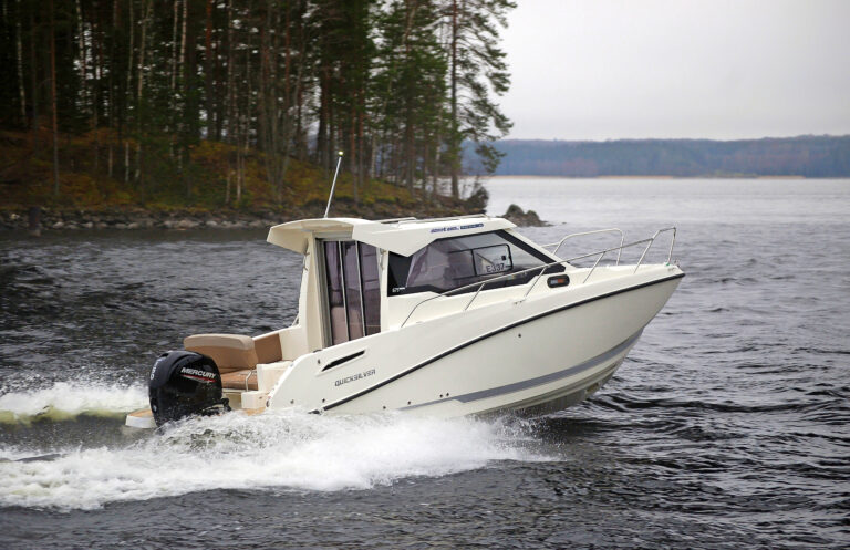 Soutuvene kuuluu suomalaiseen mökkirantaan. Vene rakennetaan perinteisen puun lisäksi yleensä lasikuidusta, vanerista tai jopa alumiinista.